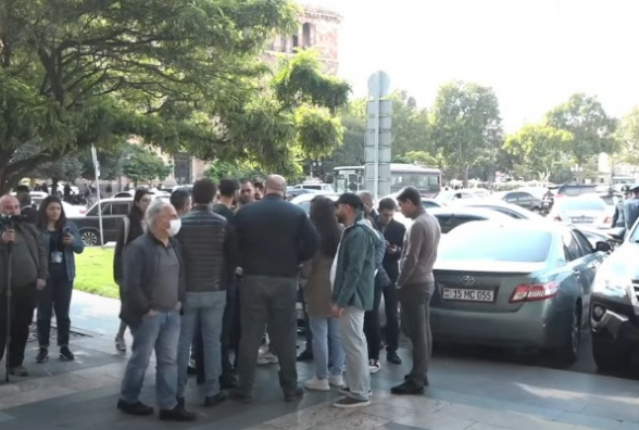 Акция протеста молодежного крыла АРФД перед зданием Правительства (видео)